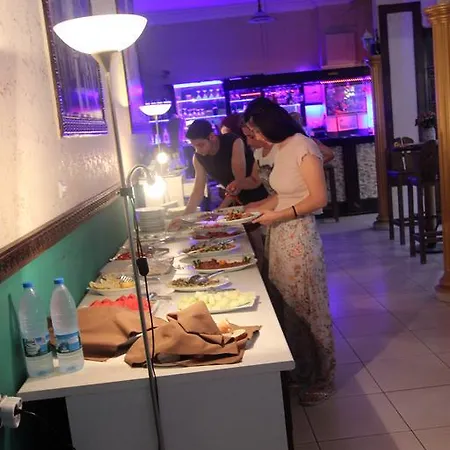 Elegant Baronessa Apart 3*